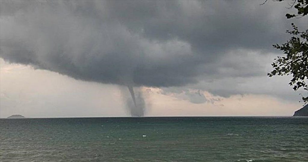 Ενενήντα επτά υδροσίφωνες και εννέα ανεμοστρόβιλοι καταγράφηκαν στην Ελλάδα το 2021